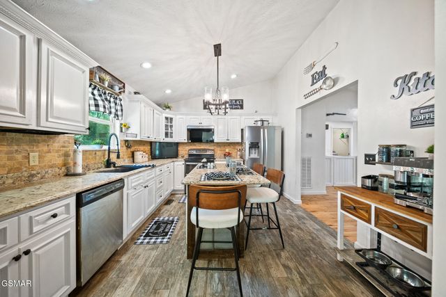 631 Rock House Road, Kodak, TN 37764