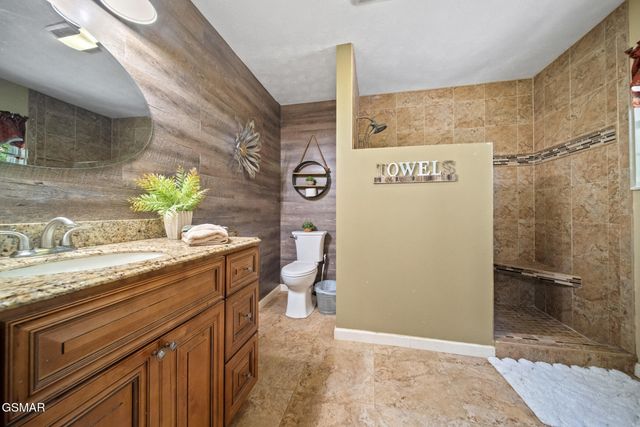 631 Rock House Road, Kodak, TN 37764