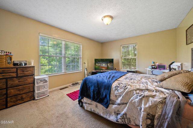 631 Rock House Road, Kodak, TN 37764