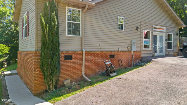 631 Rock House Road, Kodak, TN 37764
