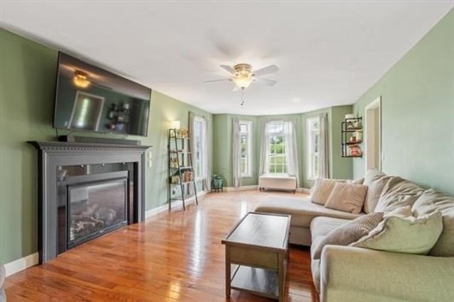 8 Jana, Sandown, NH 03873