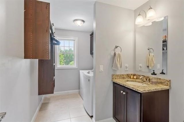 8 Jana, Sandown, NH 03873