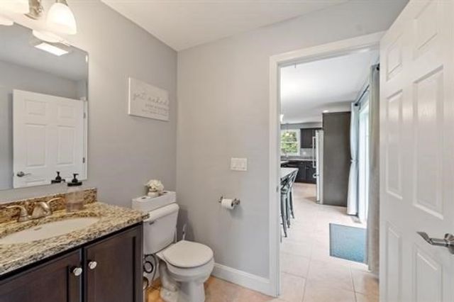 8 Jana, Sandown, NH 03873