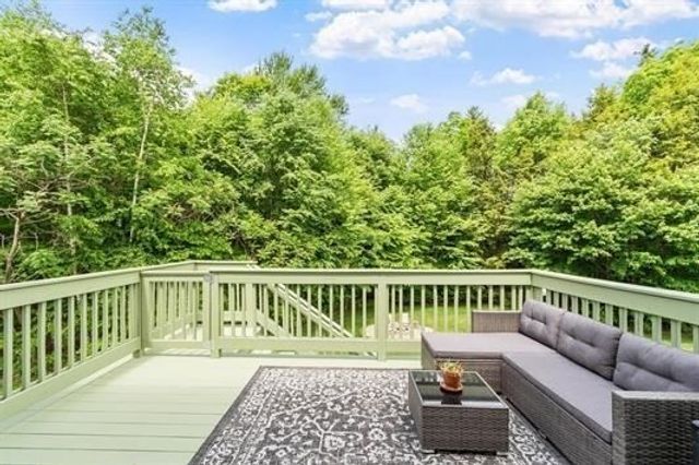 8 Jana, Sandown, NH 03873