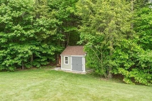 8 Jana, Sandown, NH 03873