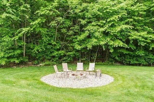 8 Jana, Sandown, NH 03873