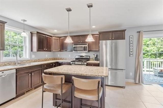 8 Jana, Sandown, NH 03873