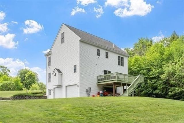 8 Jana, Sandown, NH 03873
