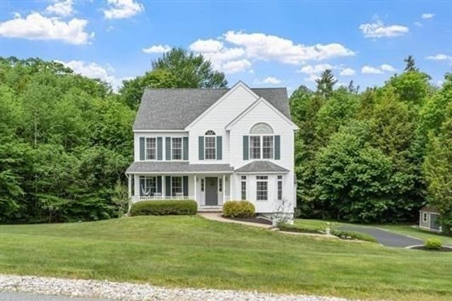 8 Jana, Sandown, NH 03873