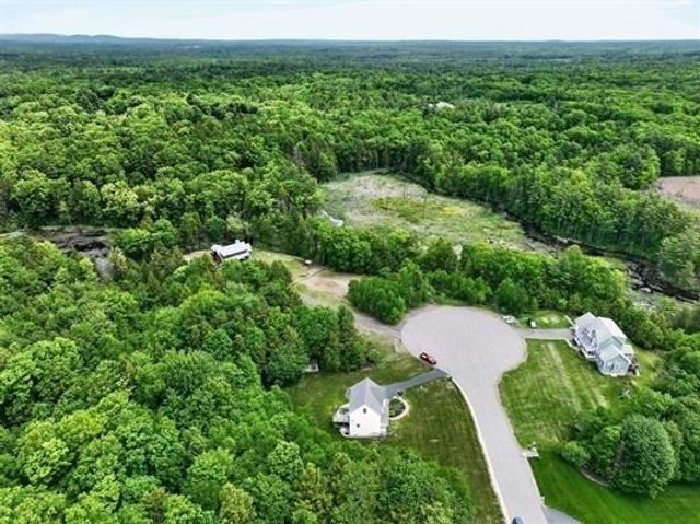 8 Jana, Sandown, NH 03873