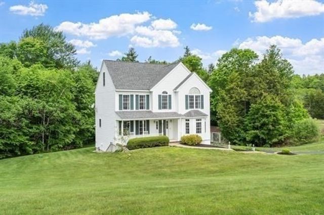 8 Jana, Sandown, NH 03873