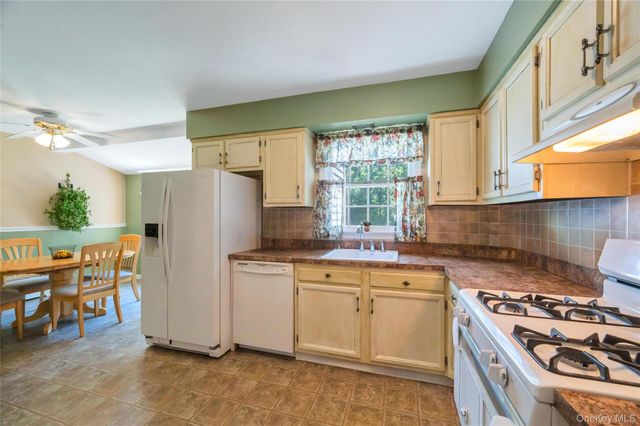 33 East Street, Middle Island, NY 11953
