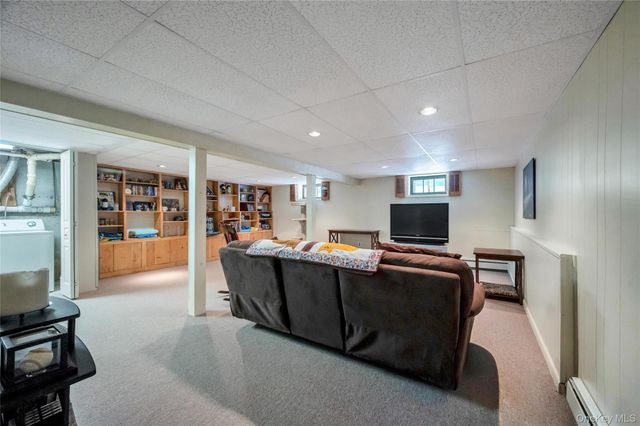 33 East Street, Middle Island, NY 11953