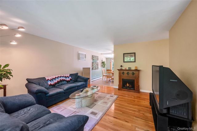 33 East Street, Middle Island, NY 11953