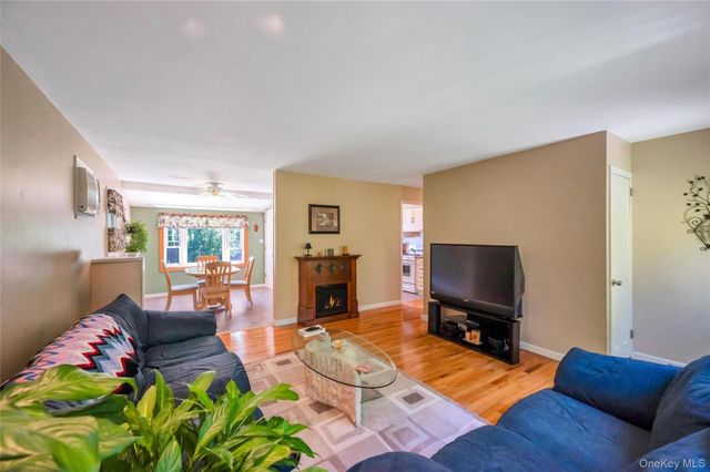 33 East Street, Middle Island, NY 11953