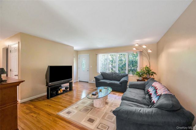33 East Street, Middle Island, NY 11953