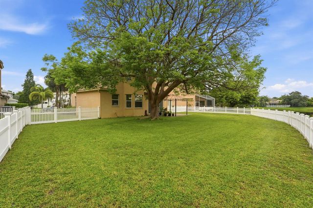 2753 Misty Oaks Circle, Royal Palm Beach, FL 33411