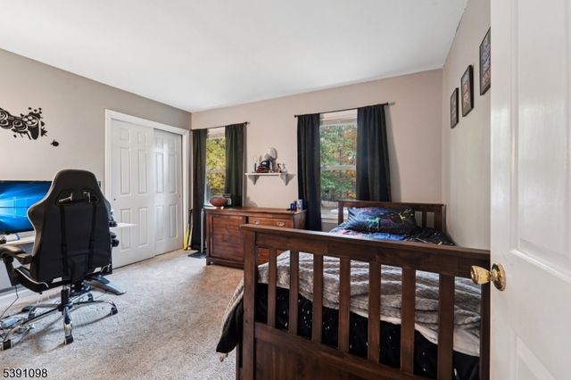 20 Northfield Dr, Wantage Twp., NJ 07461