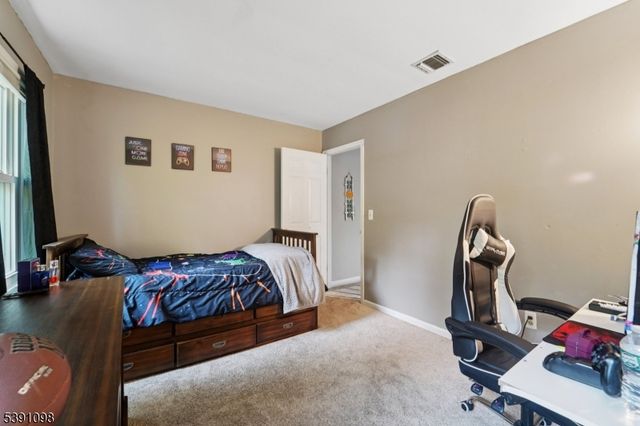 20 Northfield Dr, Wantage Twp., NJ 07461