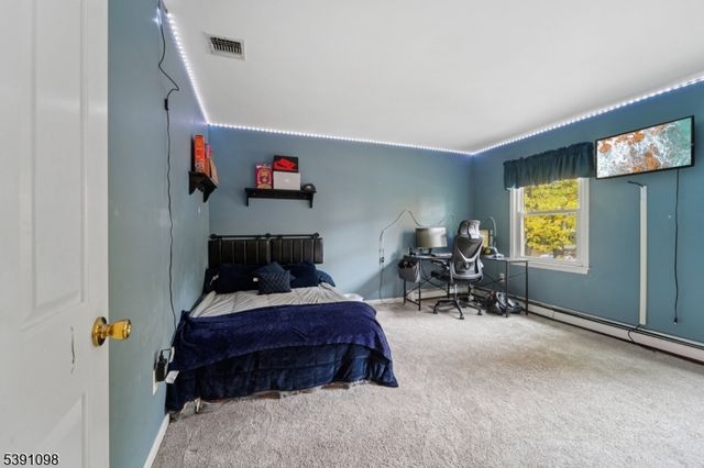 20 Northfield Dr, Wantage Twp., NJ 07461