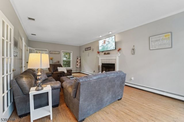 20 Northfield Dr, Wantage Twp., NJ 07461