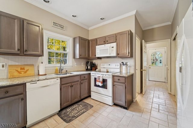 20 Northfield Dr, Wantage Twp., NJ 07461