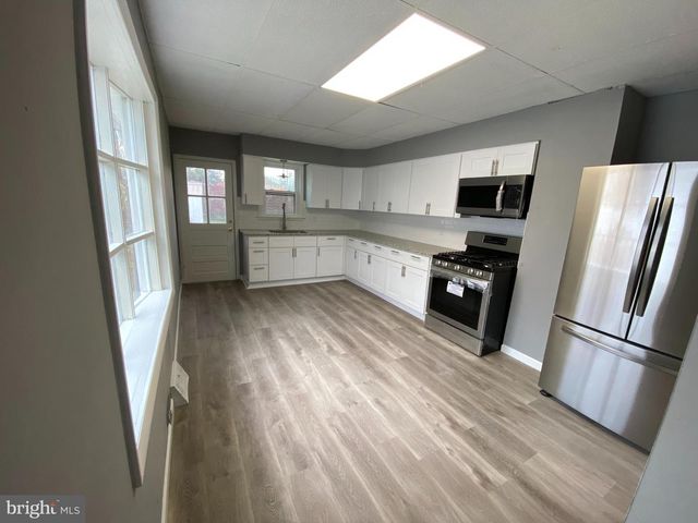 12 PAGE AVE, Barrington, NJ 08007