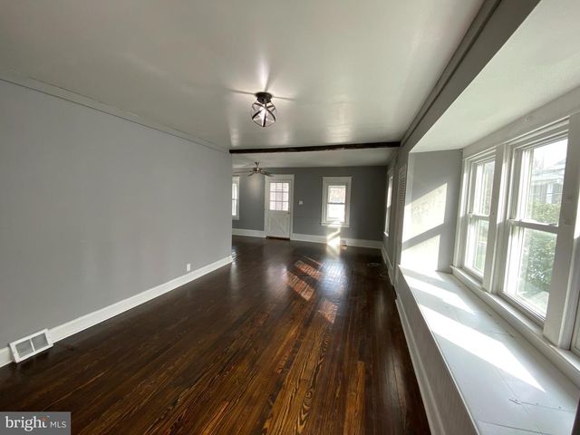 12 PAGE AVE, Barrington, NJ 08007
