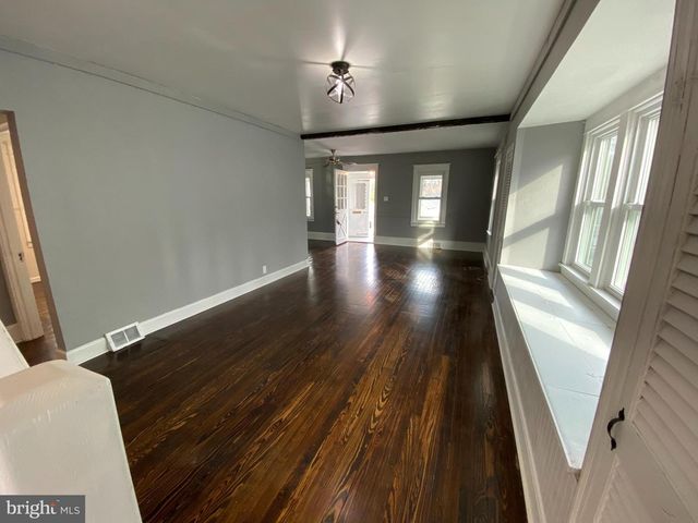 12 PAGE AVE, Barrington, NJ 08007