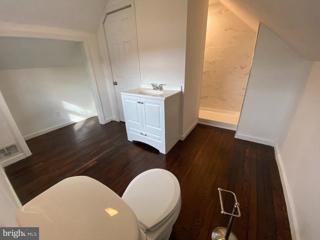 12 PAGE AVE, Barrington, NJ 08007