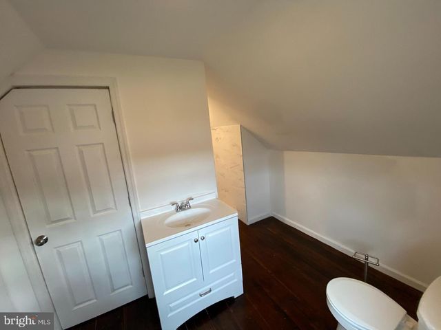 12 PAGE AVE, Barrington, NJ 08007