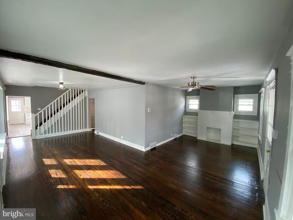 12 PAGE AVE, Barrington, NJ 08007