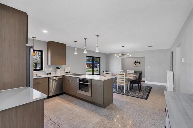 104 24TH STREET NE, Bradenton, FL 34208