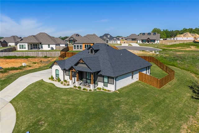 2809 Leonards Way, Van Buren, AR 72956