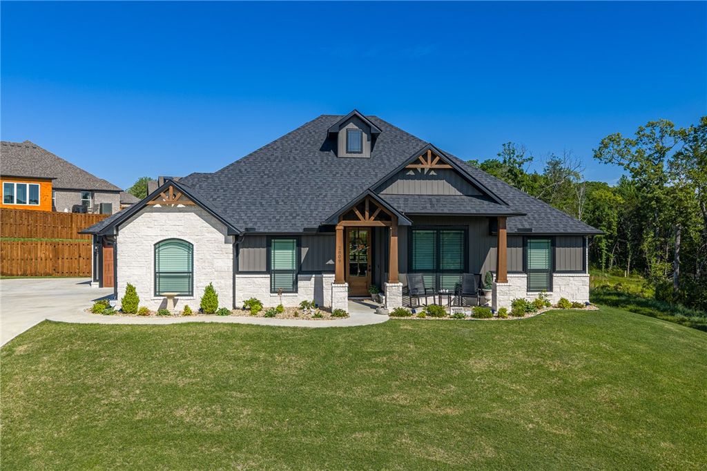 2809 Leonards Way, Van Buren, AR 72956
