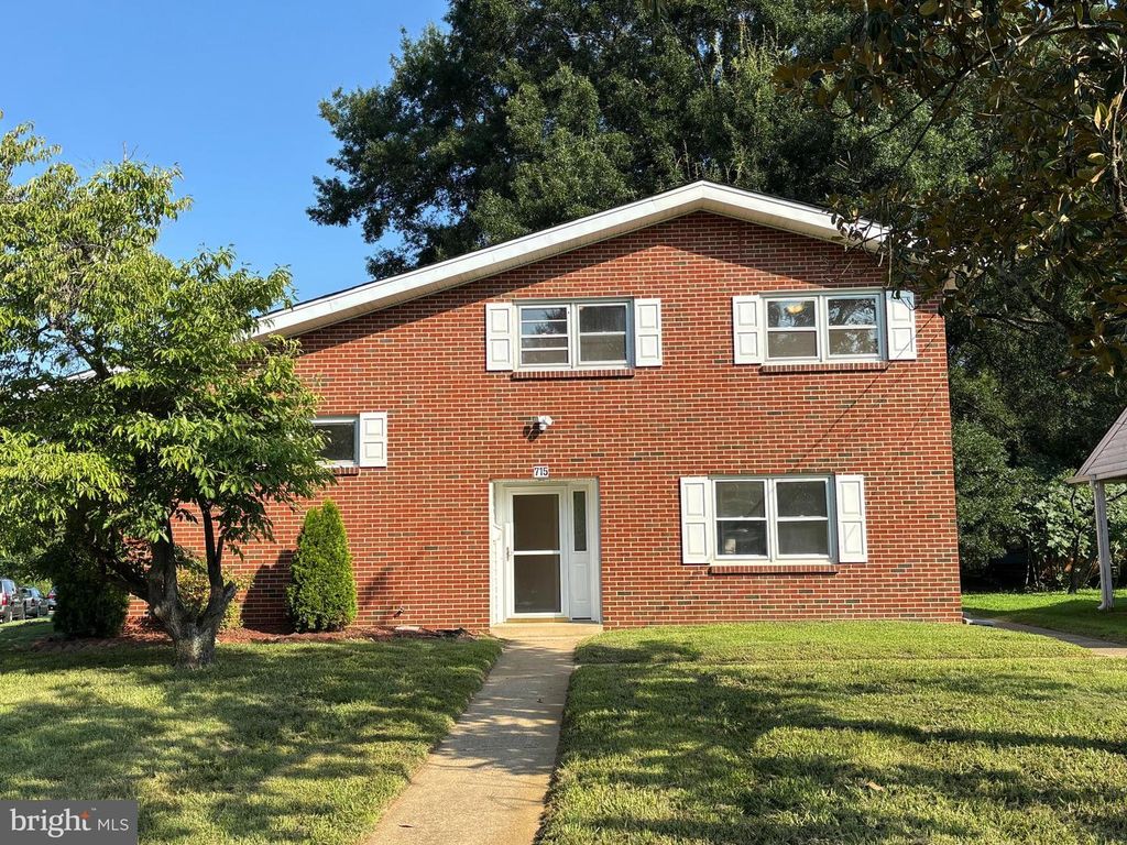 715 & 715 1/2 VIRGINIA AVE, Fredericksburg, VA 22401