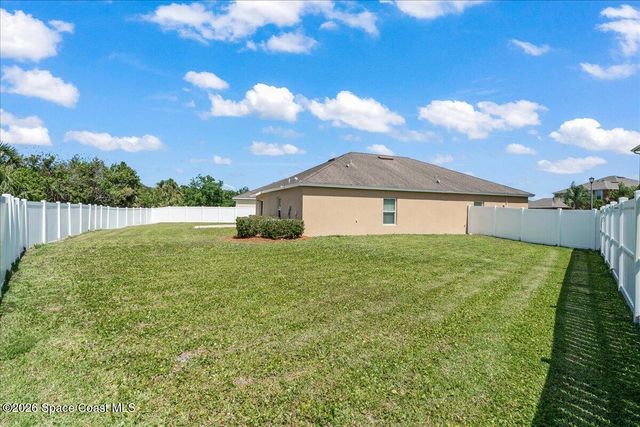 2198 Snapdragon Drive NW, Palm Bay, FL 32907