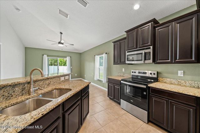 2198 Snapdragon Drive NW, Palm Bay, FL 32907