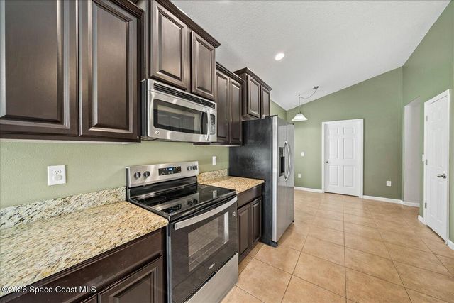 2198 Snapdragon Drive NW, Palm Bay, FL 32907