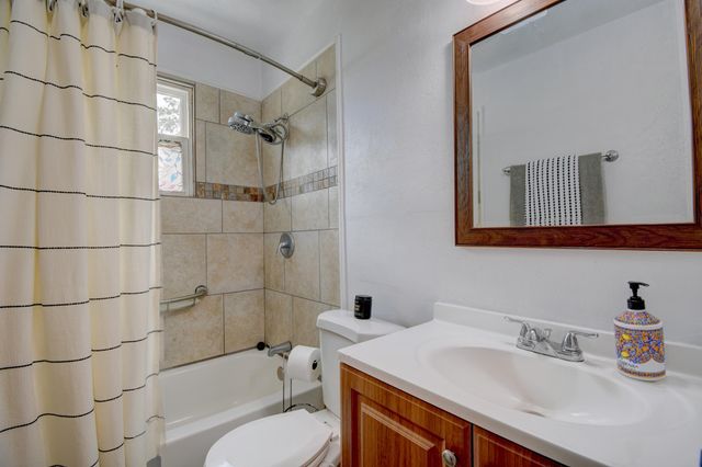 3802 Veranda Road NE, Albuquerque, NM 87110