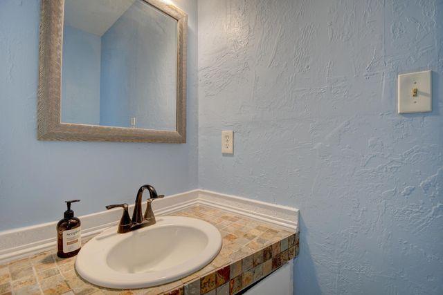 3802 Veranda Road NE, Albuquerque, NM 87110