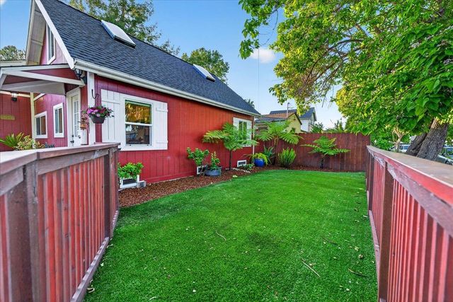 115 Catalpa Street, Santa Cruz, CA 95062