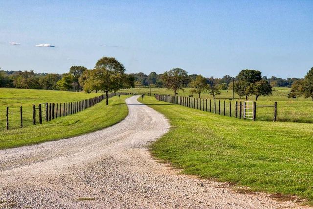 3896 Cr 305 436 Acs, Whitehall, TX 77868