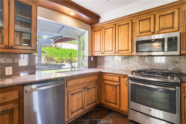 28340 Pino, Highland, CA 92346