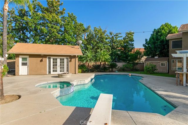 28340 Pino, Highland, CA 92346
