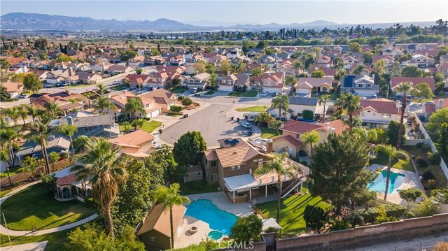 28340 Pino, Highland, CA 92346