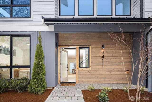 4411 1st Avenue NE, Seattle, WA 98105