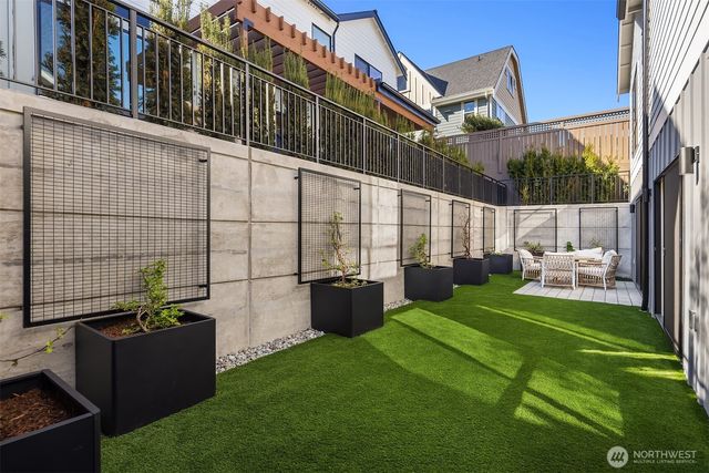 4411 1st Avenue NE, Seattle, WA 98105