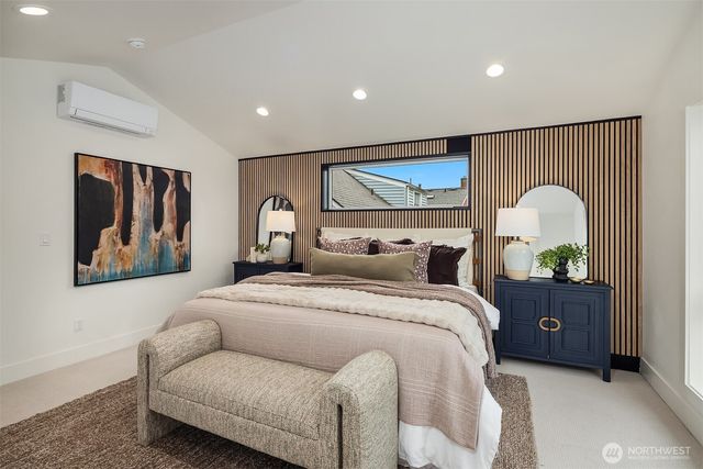 4411 1st Avenue NE, Seattle, WA 98105