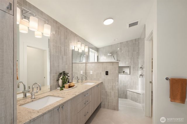 4411 1st Avenue NE, Seattle, WA 98105